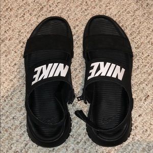 Nike water shoes women’s size 8